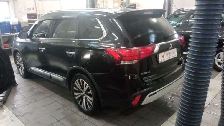 Mitsubishi Outlander, 2019 - вид 3
