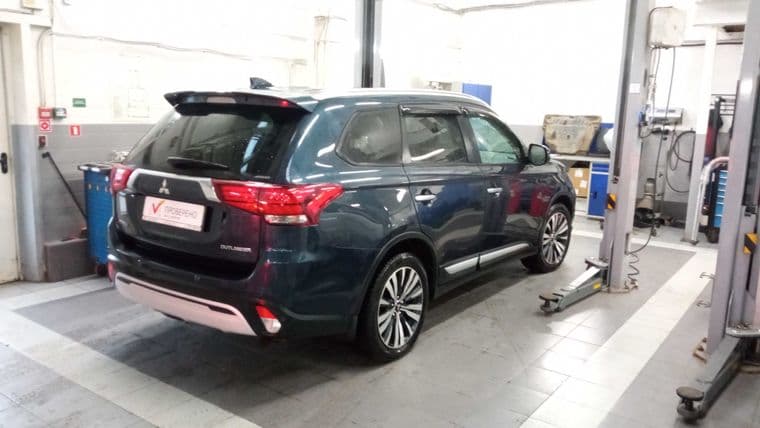 Mitsubishi Outlander, 2019 - вид 2