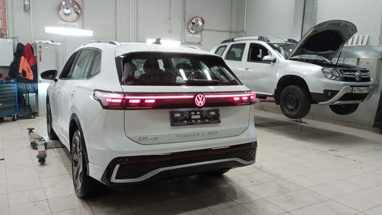 Volkswagen Tiguan L, 2024 - вид 3