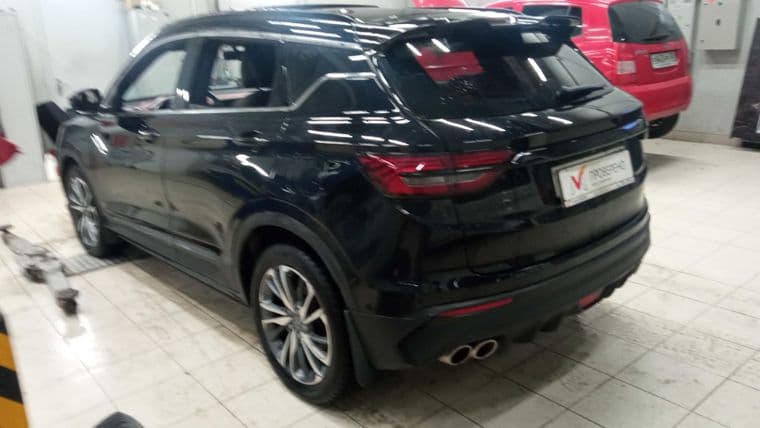 Geely Coolray, 2021 - вид 3
