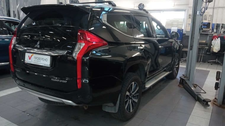 Mitsubishi Pajero Sport, 2018 - вид 3