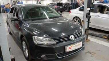 Volkswagen Jetta 2013 года, 147 319 км - вид 2