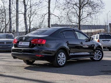 Volkswagen Jetta 2013 года, 147 319 км - вид 2