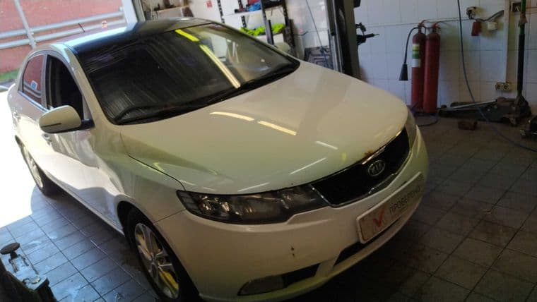 KIA Cerato 2012 года, 177 588 км - вид 2