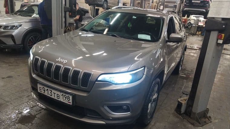 Jeep Cherokee 2018 года, 130 540 км - вид 1