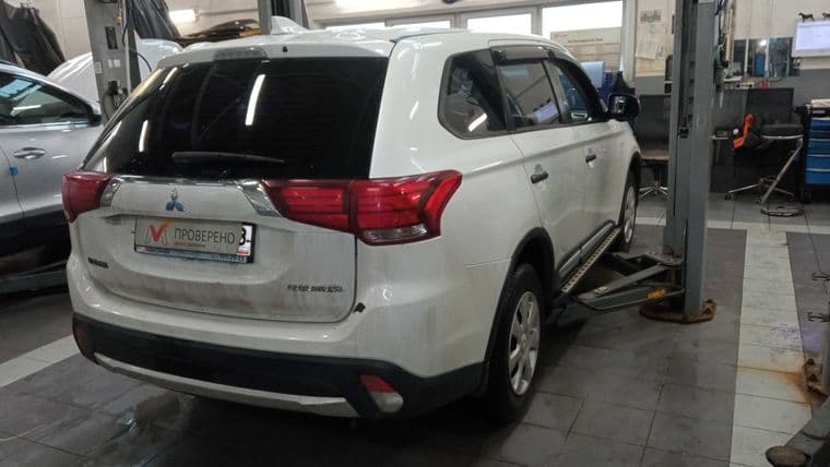 Mitsubishi Outlander, 2017 - вид 2