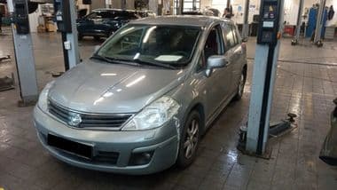 Nissan Tiida 2010 года, 130 000 км - вид 1