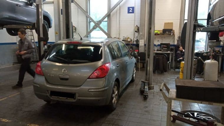 Nissan Tiida, 2010 - вид 2