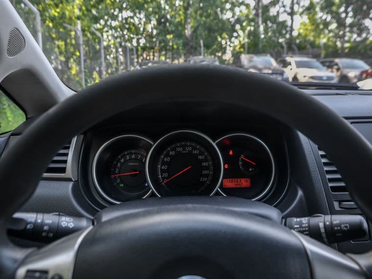 Nissan Tiida, 2010 - вид 4