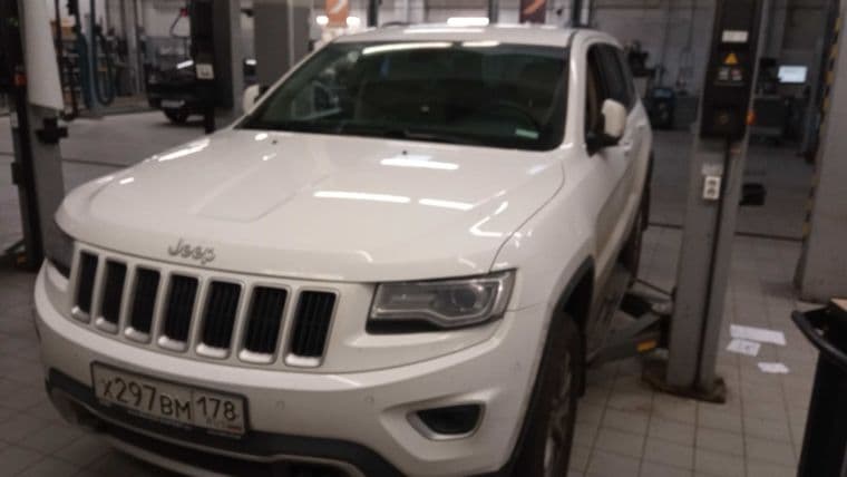Jeep Grand Cherokee 2014 года, 131 074 км - вид 1