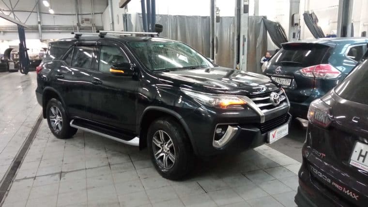 Toyota Fortuner 2018 года, 193 237 км - вид 2