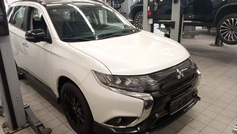 Mitsubishi Outlander, 2022 - вид 2