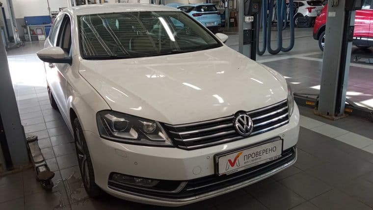 Volkswagen Passat 2011 года, 185 370 км - вид 2