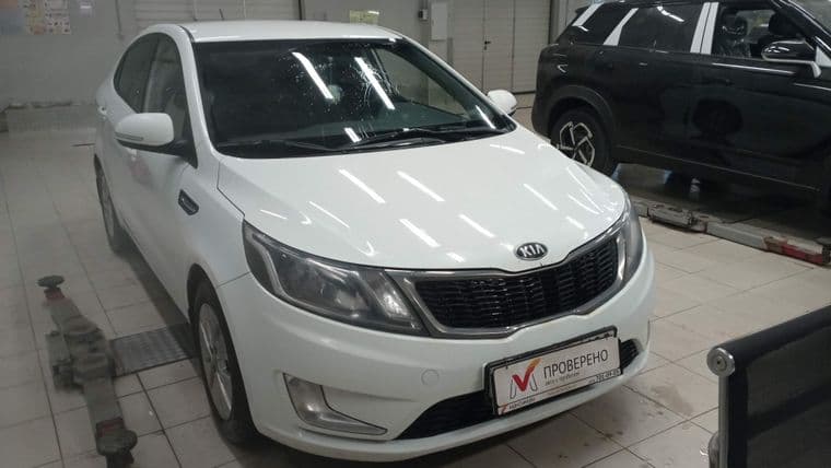 KIA Rio 2014 года, 155 500 км - вид 2