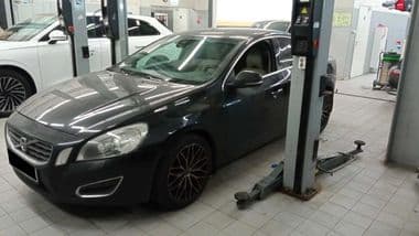 Volvo S60 2012 года, 214 179 км - вид 1
