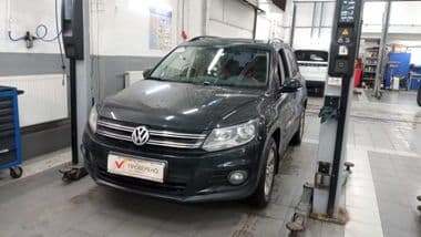 Volkswagen Tiguan 2011 года, 198 242 км - вид 1