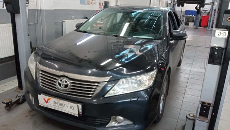 Toyota Camry 2014 года, 200 393 км - вид 1