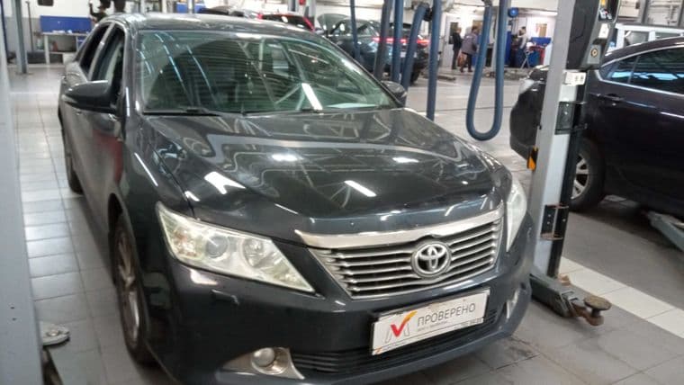 Toyota Camry 2014 года, 200 393 км - вид 2