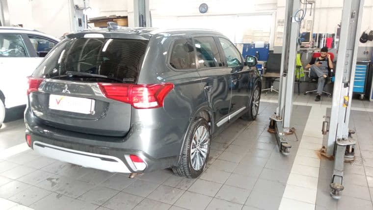 Mitsubishi Outlander, 2020 - вид 2