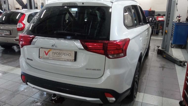 Mitsubishi Outlander, 2017 - вид 2