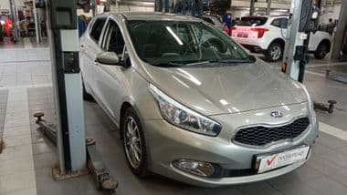 KIA Ceed 2013 года, 116 925 км - вид 2