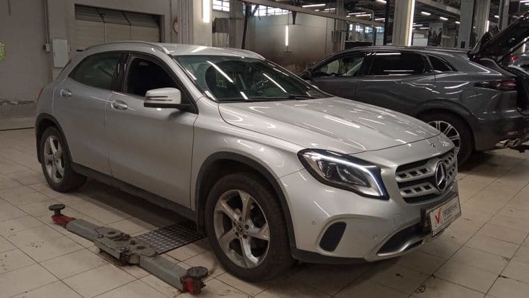 Mercedes-Benz GLA-класс 2018 года, 86 001 км - вид 2