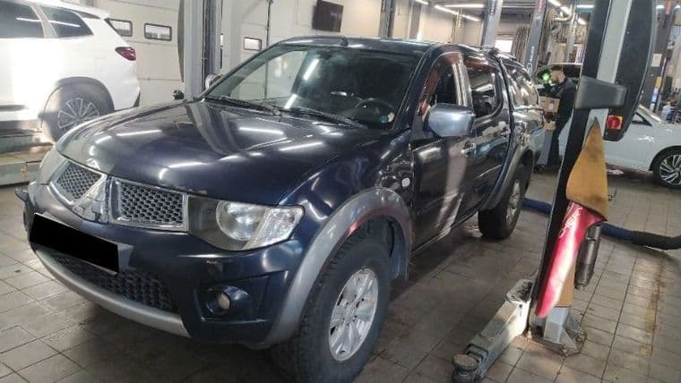 Mitsubishi L200 2012 года, 248 941 км - вид 1