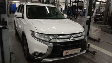 Mitsubishi Outlander 2018 года, 155 000 км - вид 2