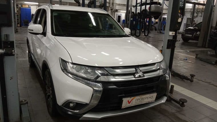 Mitsubishi Outlander 2018 года, 155 000 км - вид 2
