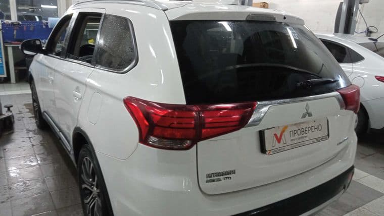 Mitsubishi Outlander, 2018 - вид 3