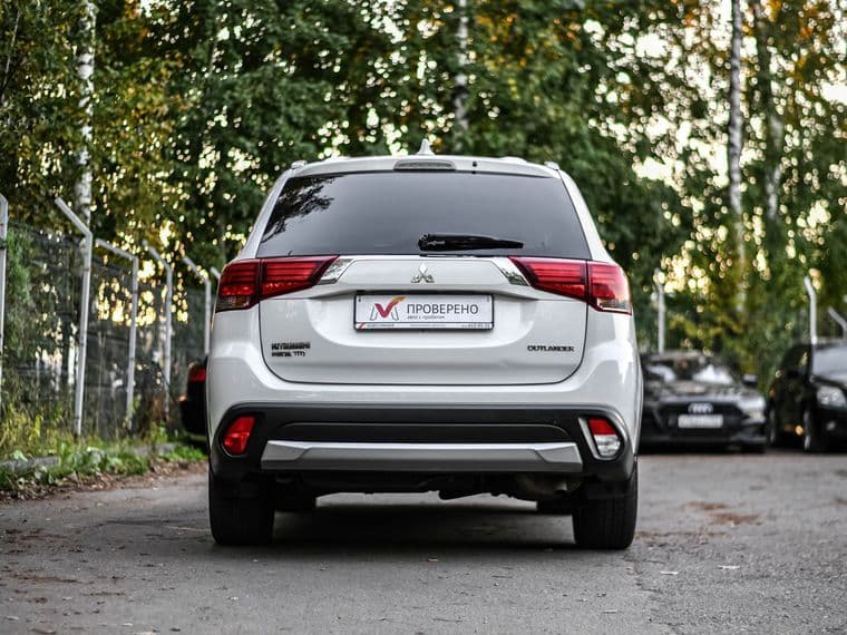 Mitsubishi Outlander, 2018 - вид 3