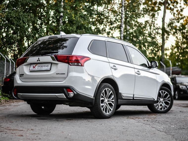 Mitsubishi Outlander, 2018 - вид 1