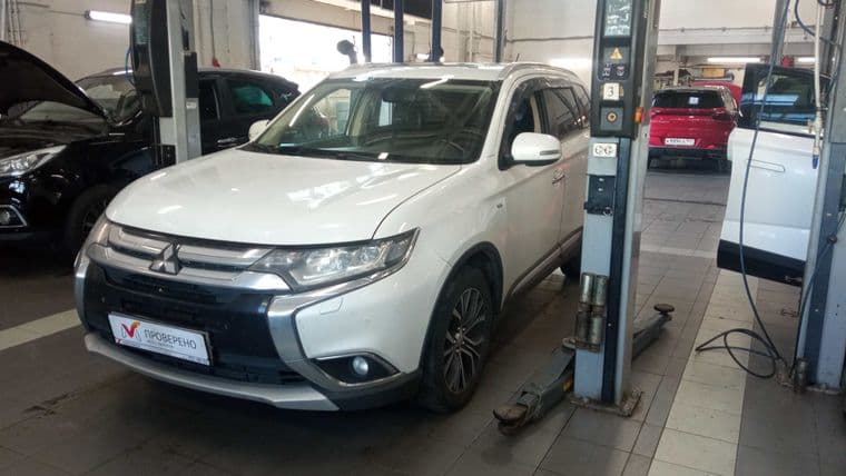 Mitsubishi Outlander, 2015