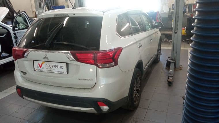 Mitsubishi Outlander, 2015 - вид 2