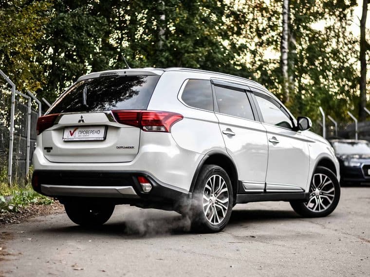 Mitsubishi Outlander, 2015 - вид 1