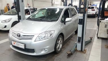 Toyota Auris 2011 года, 125 314 км | VIN 69763 - вид 1