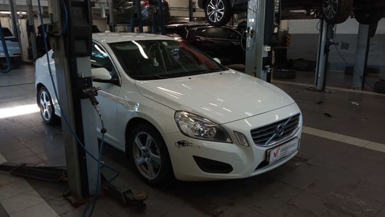 Volvo S60 2012 года, 188 126 км - вид 2