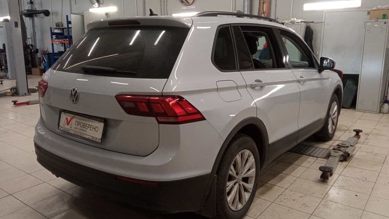 Volkswagen Tiguan, 2020 - вид 2