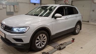 Volkswagen Tiguan 2020 года, 140 000 км - вид 1