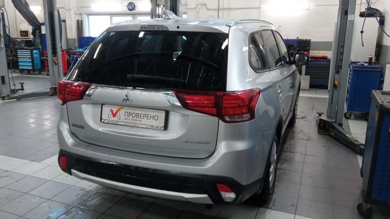 Mitsubishi Outlander, 2018 - вид 2