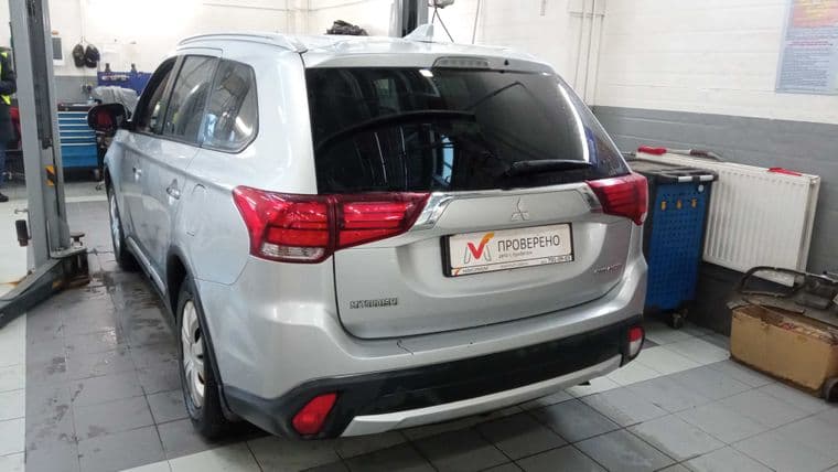 Mitsubishi Outlander, 2018 - вид 3