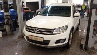 Volkswagen Tiguan 2015 года, 196 886 км - вид 1