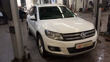 Volkswagen Tiguan 2015 года, 196 886 км - вид 2