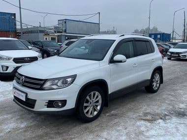 Volkswagen Tiguan 2015 года, 196 886 км - вид 1