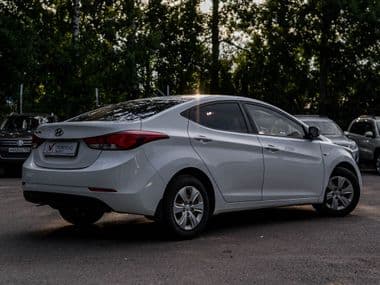 Hyundai Elantra 2015 года, 189 840 км - вид 2