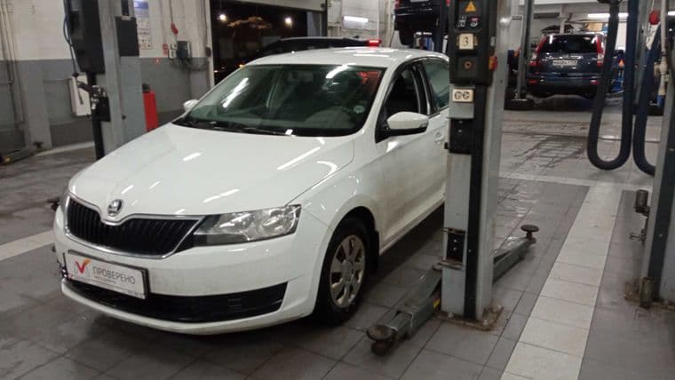 Skoda Rapid 2018 года, 130 400 км - вид 1