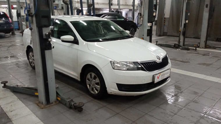 Skoda Rapid 2018 года, 130 400 км - вид 2