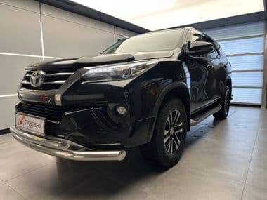 Toyota Fortuner 2019 года, 215 000 км - вид 1