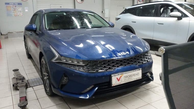 KIA K5 2021 года, 70 941 км - вид 2