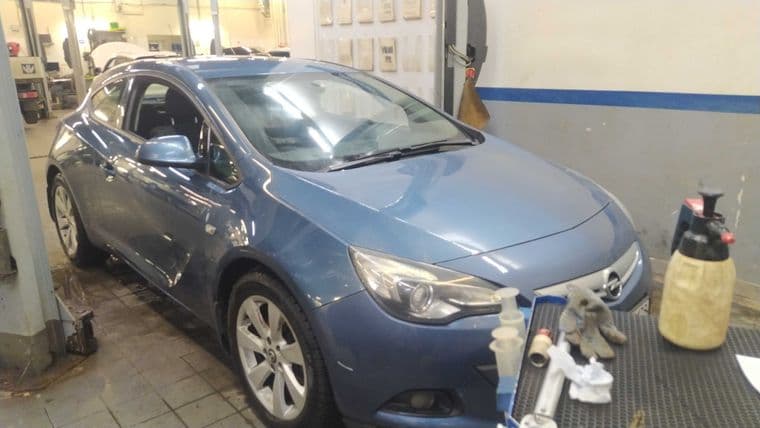 Opel Astra GTC 2013 года, 113 586 км - вид 2